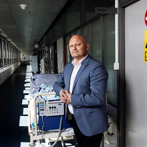 Ventetid på planlagte operationer styrtdykker